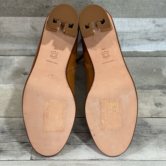 TORY BURCH BROOKE STAMPED HEEL BOOTIE IN CARAMEL CORN - SZ - 11 .US - Picture 10 of 11